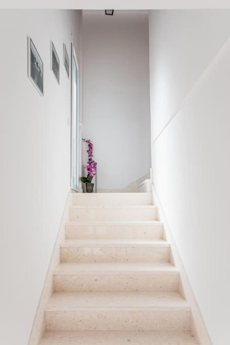 Holiday Home Marina-Renovated House In City Center Rogoznica  Extérieur photo