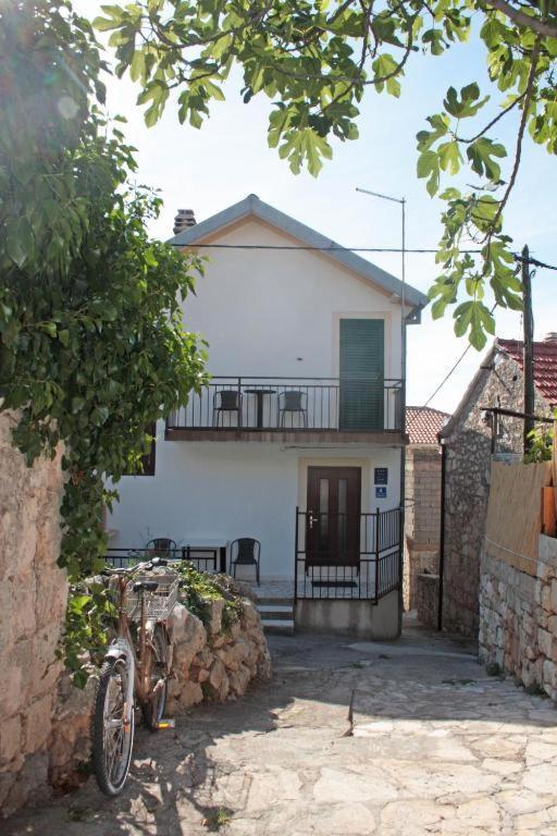 Holiday Home Marina-Renovated House In City Center Rogoznica  Extérieur photo